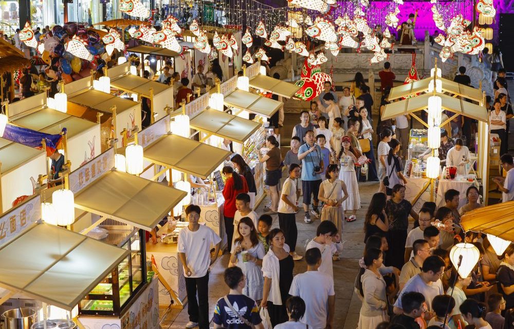 Cina, obiettivo 60.000 miliardi di yuan di vendite al dettaglio entro il 2030