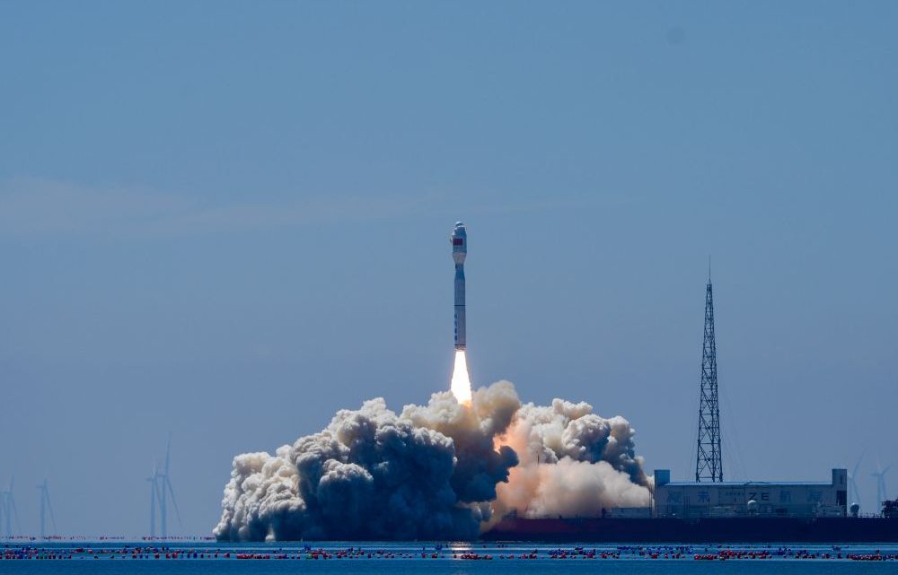 Cina, lanciati dal mare due satelliti iperspettrali nello Shandong