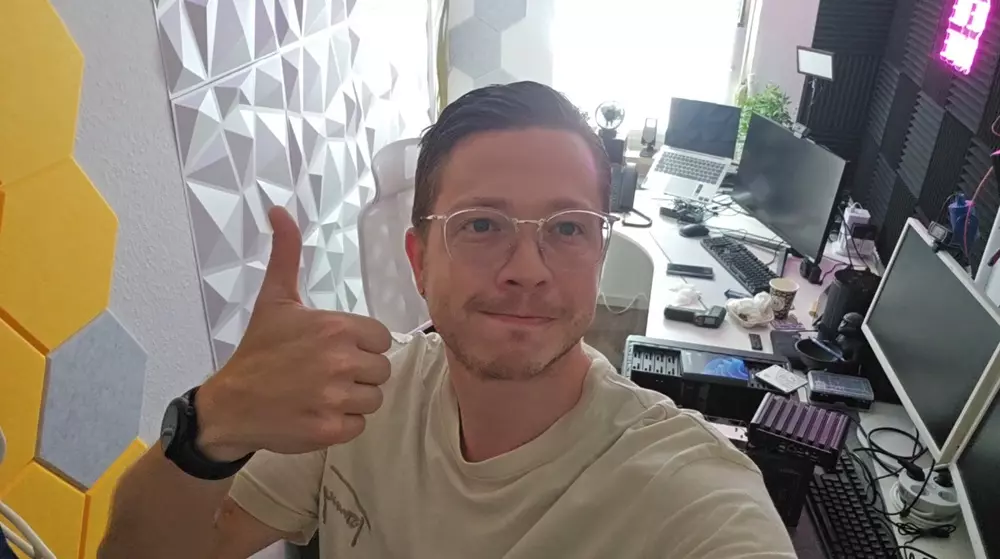 Webentwickler und Informatiker Alexander entwickelt Ihre neue Internetseite