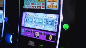 How to play online pokies and win?