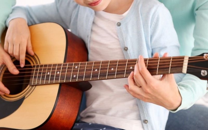 Hur du Lär och Uppmuntrar Musik och Musikalitet till ditt Barn