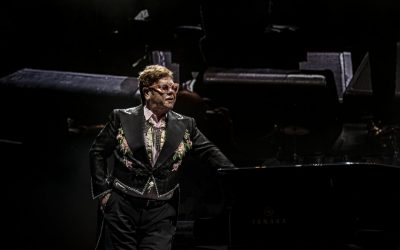 Elton John – Snag igennem, grin, græd, lær, lad dig imponere og bliv for Guds skyld forarget over rockstjernens biograf