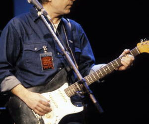 30 år i Shu-Bi-Dua: Claus Asmussen – manden bag knapperne og den sorte stratocaster i Shu-Bi-Dua