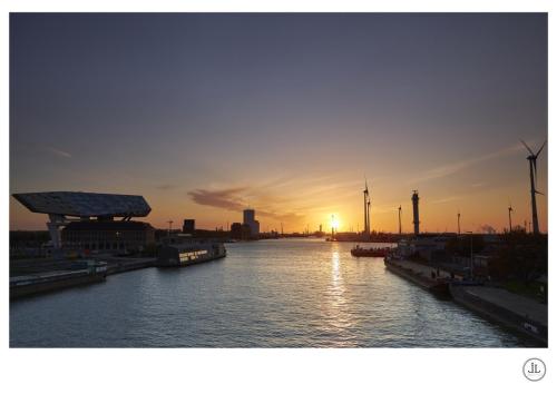 Antwerpse haven zonsondergang