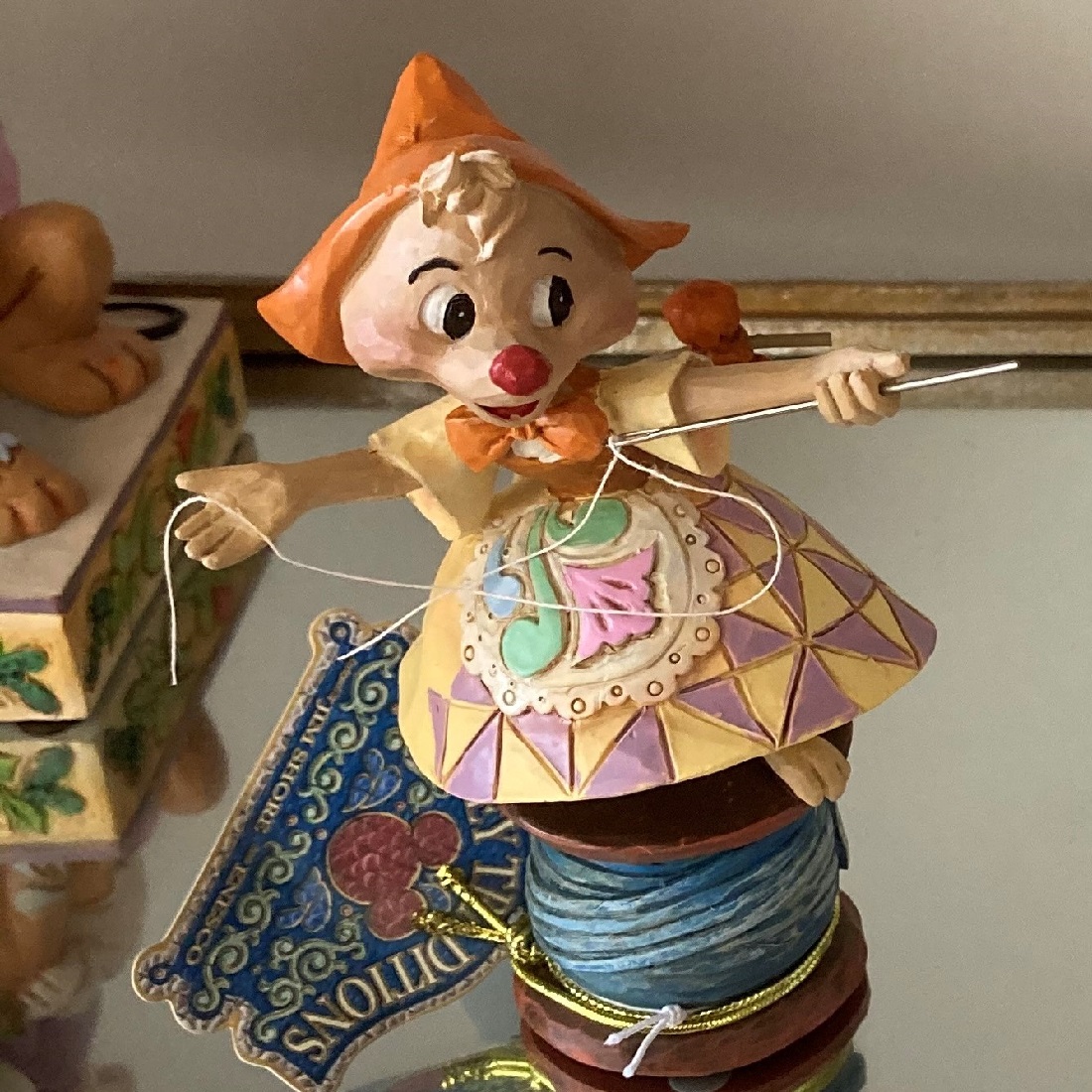 Askepots hjælper med nål & tråd, Disney figur - JansenDekor