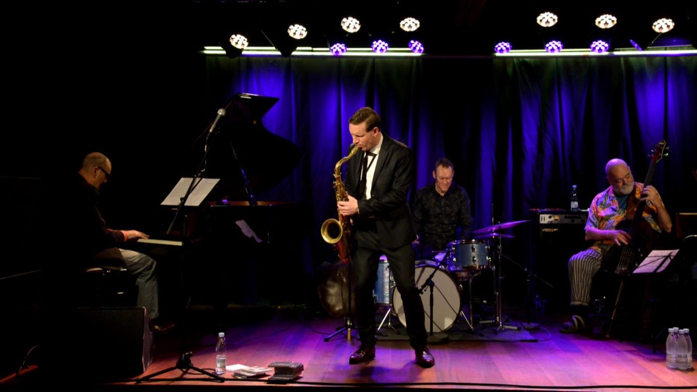 Jan Harbeck playing the saxophone