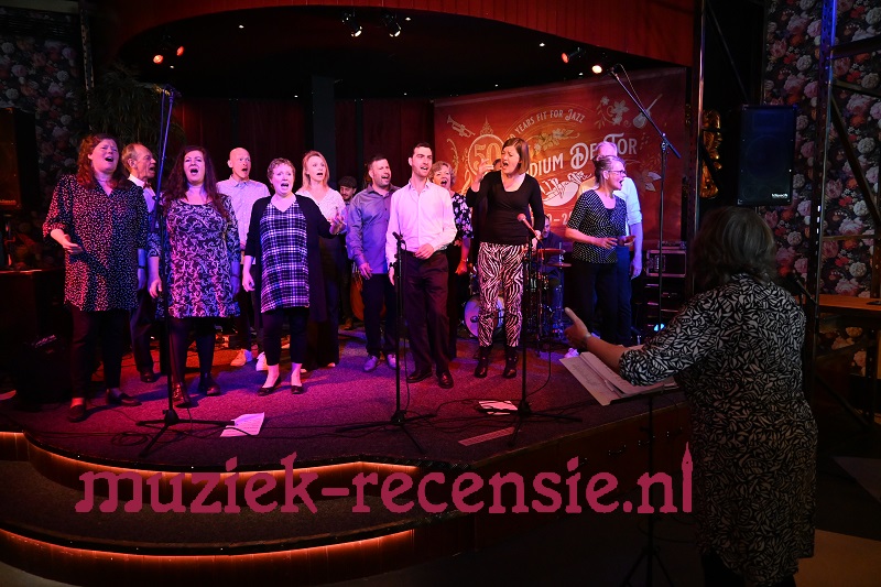 Jazzkoor met stervocalist: gouden formule