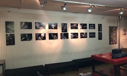 Fraaie foto-expo op achterwand De Tor