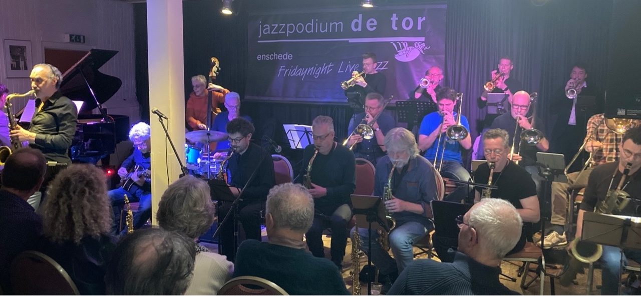 Spetterend en spannend: swingende saxofoonshow van Efraïm Trujillo met DCCB