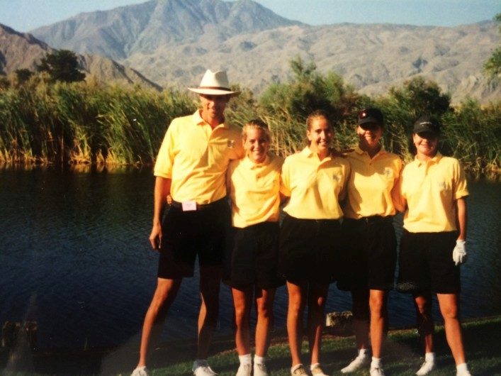 Här är vi efter att ha spelat Nationals (Amerikanska mästerskapen för collegelagen i golf) och vi hamnade på 15 plats av 20. Vi var ändå väldigt stolta då vi var 15:e bästa college lag i hela USA:-). Vi fyra spelare som var med var från vänster Coach John, Emma, Celeste, jag själv och Kristen.