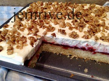 Preiselbeerkuchen mit Haferflockenkrokant