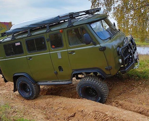 Roadtrip met een 4×4 offroad campervan uit de Sovjet