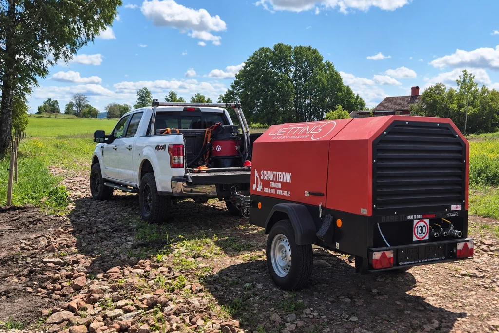 Jetting Fiber Blowing - Truck and compresssor