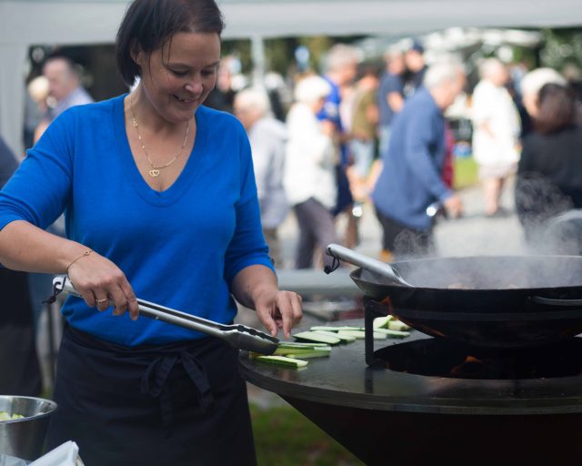 skördemarknad 2019: matlagning vid grill