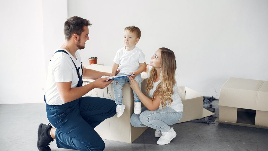 family-moving-and-using-a-boxes.jpg