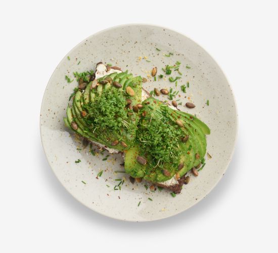 Vegansk-avokadomacka Vegansk avokadomacka med hembakat glutenfritt bröd