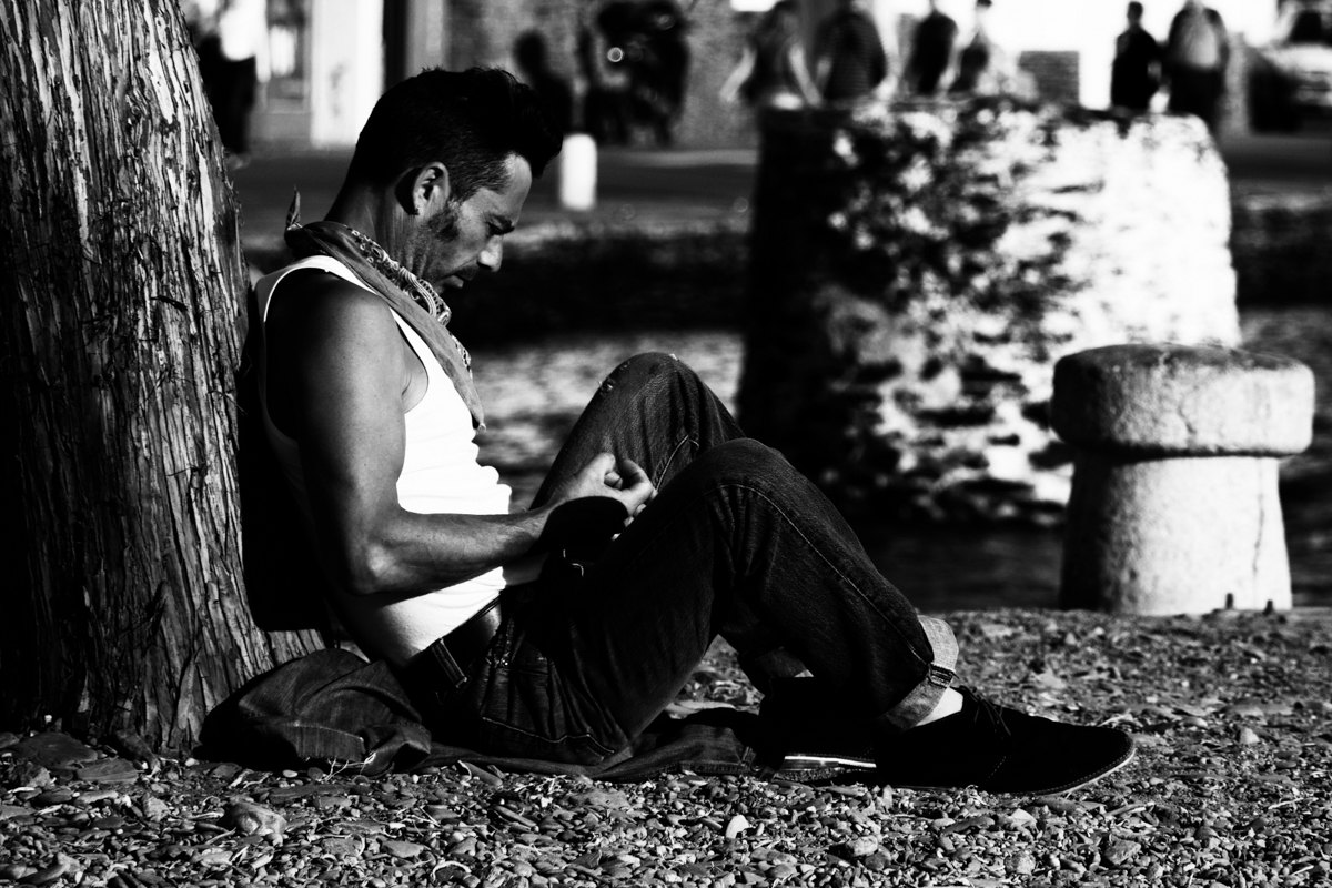 Black and White | Street Photography | Spain | November dress style in Spain