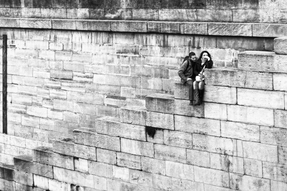 Black and White | Street Photography | Paris | Lovers or at least one lover