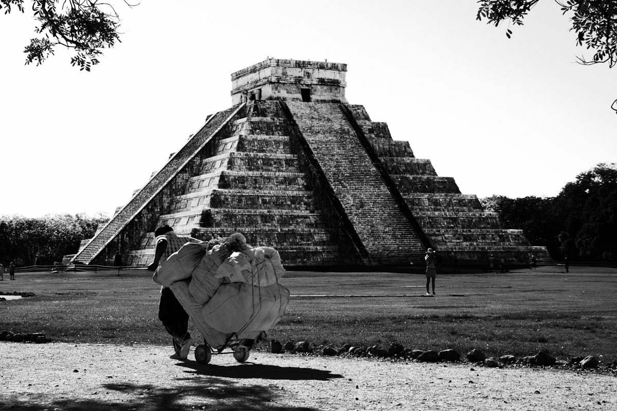 Black and White | Street Photography | Mexico | Carrying souvenirs