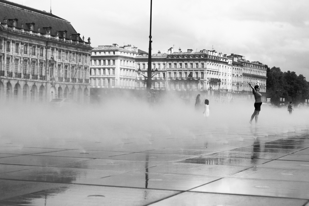 Black and White | Street Photography | Bordeaux | Stretching