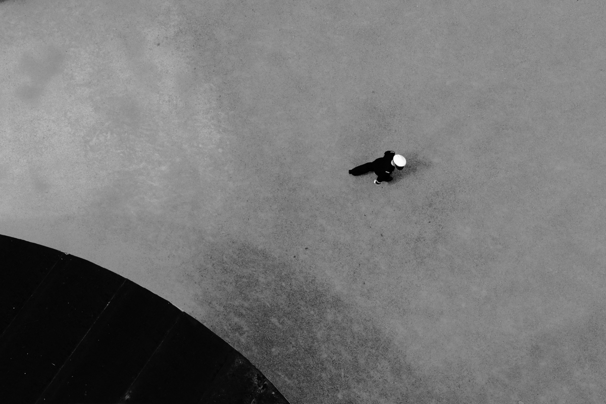 Black and White | Street Photography | Brittany | Navy officer