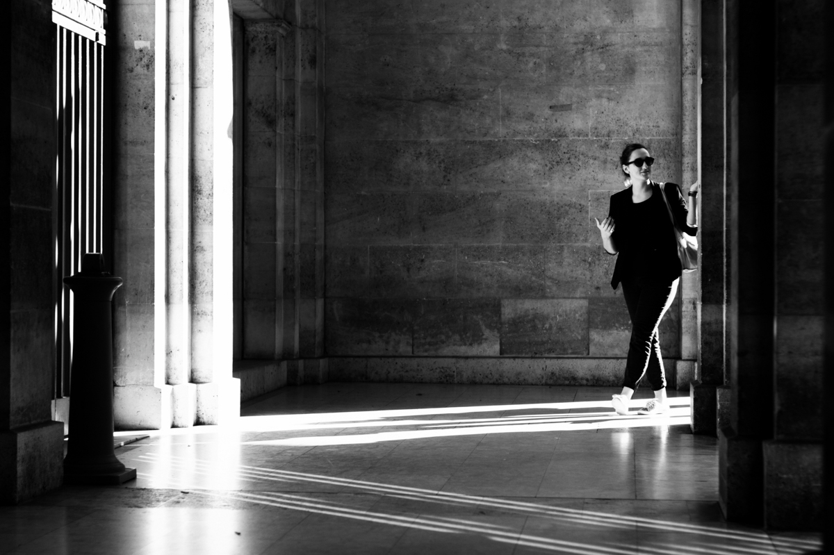 Black and White | Street Photography | Paris | Hands talk