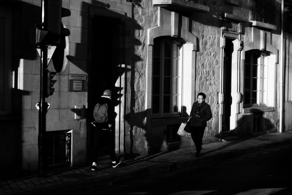 Black and White | Street Photography | Bordeaux | Encounter