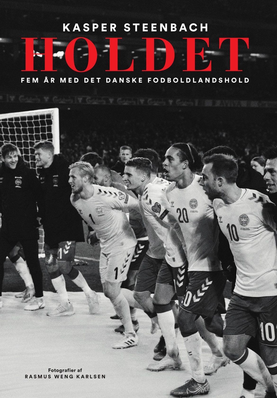 Ny bog tager læserne på en fantastisk rejse i dansk landsholdfodbold