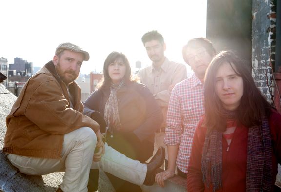 Indie rock-bandet The Magnetic Fields tager på omfattende tour, der vil bringe dem til Operaen i København.