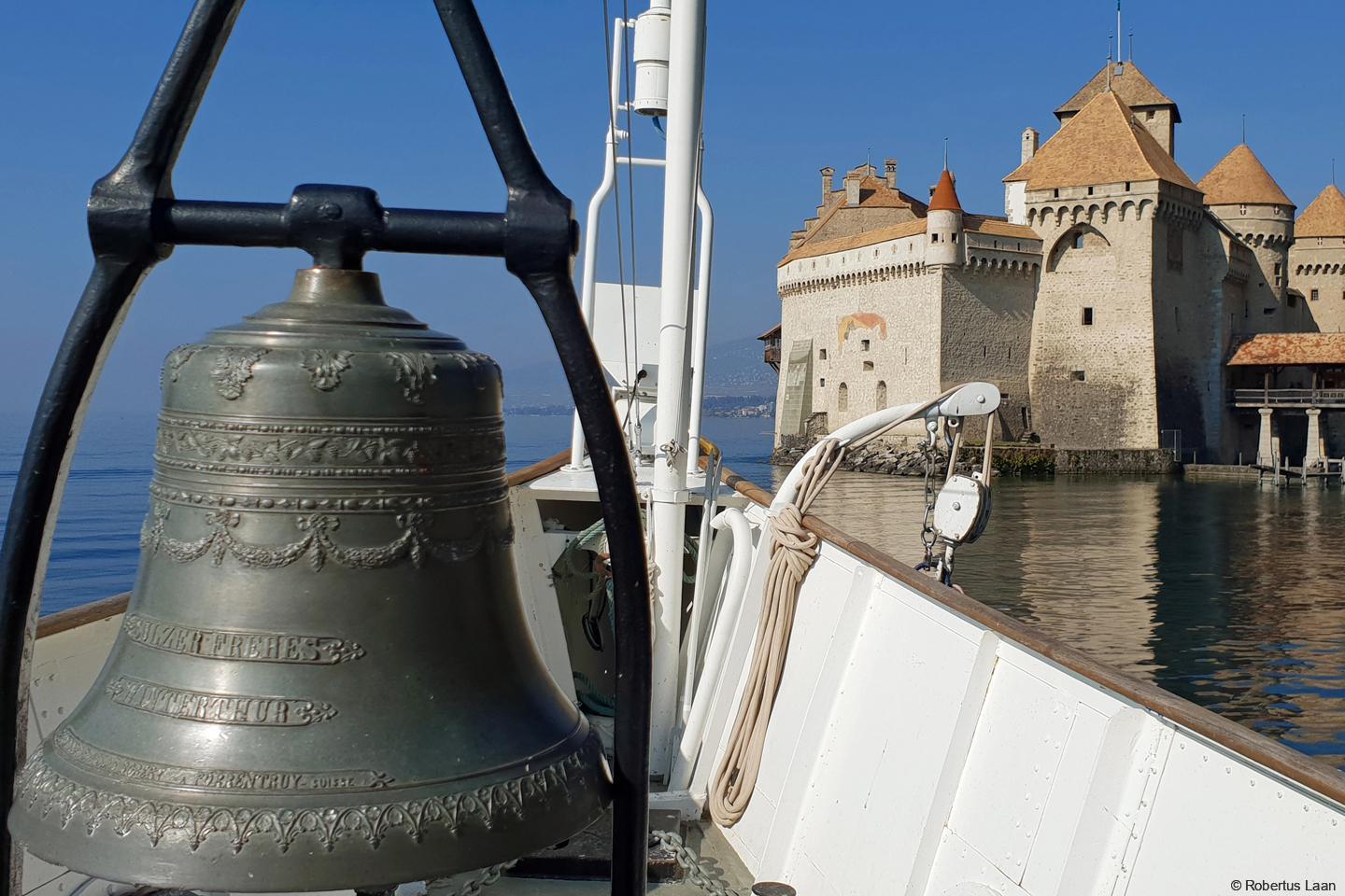 Arrival at the Chillon castle by boat