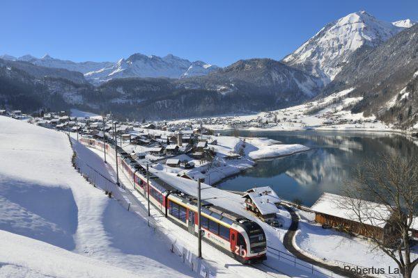 Winter wonderland with the GoldenPass Line between Interlaken and Lucerne