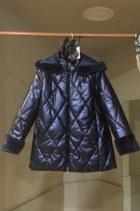 Abrigo Acolchado con Capucha Desmontable Marino de Yoedu