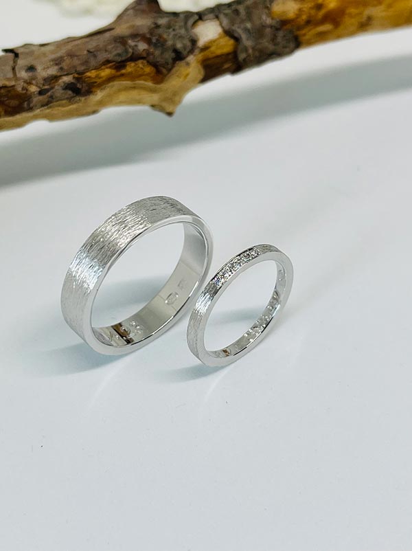 Trouwringen geschuurd met diamanten