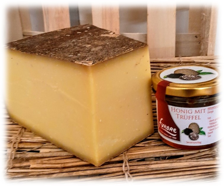 Comté AOP Plénitude serviert mit Trüffelhonig