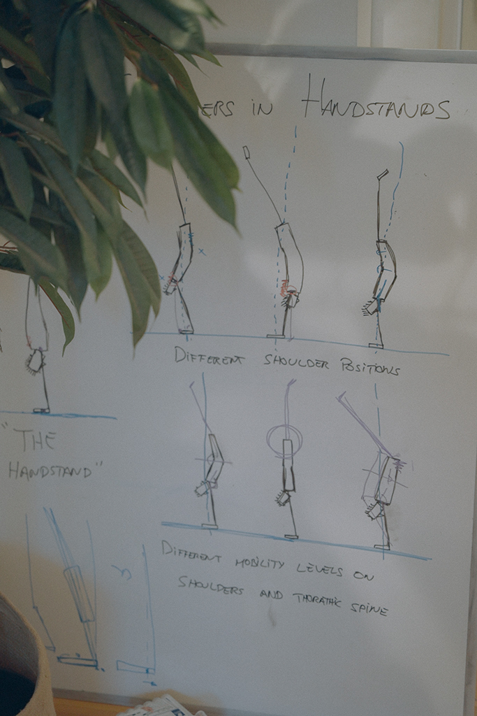 HANDSTAND CLASSES 2 handstand 2