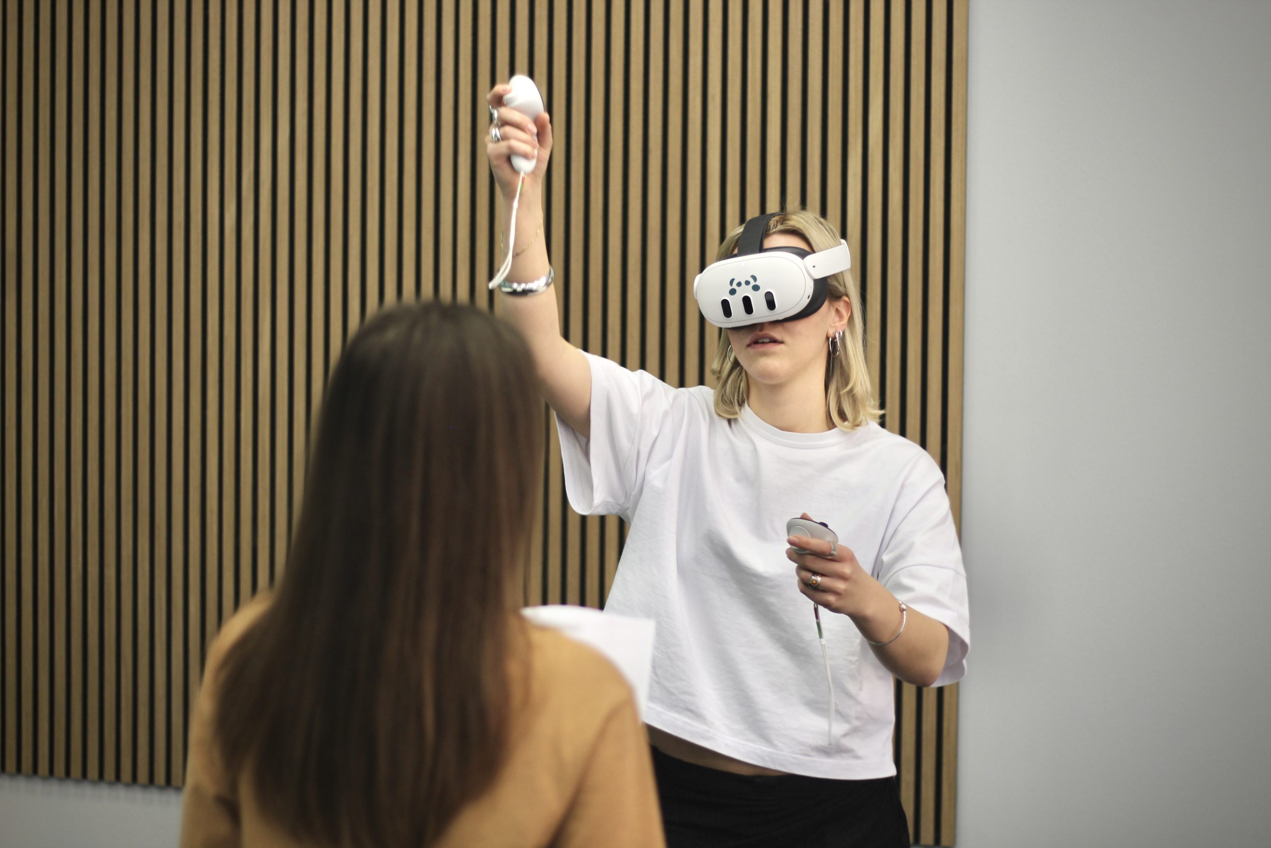 A student using Kanda VR Simulator