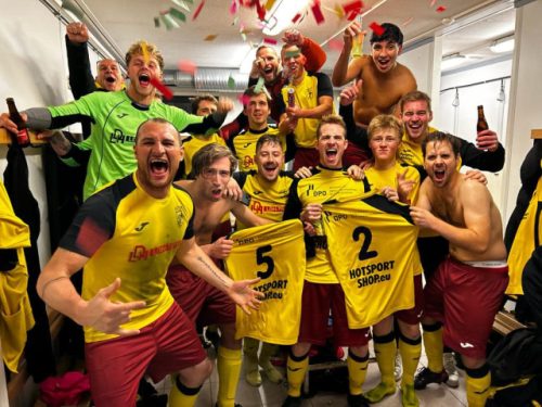 SKV Oostakker bouwt een feestje na de 5-2-winst tegen Avrasya Gent. Foto RV.