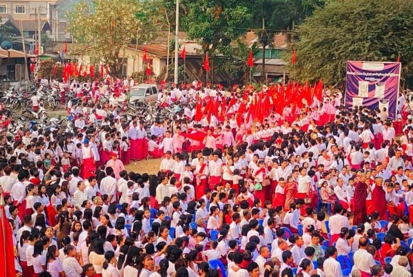 ၁၉၇၄ ခုနှစ် ၊ ဇန်နဝါရီလ (၃)ရက်နေ့တွင် မွန်ပြည်နယ်ကို နိုင်ငံတော်အစိုးရက သတ်မှတ်ပေးခဲ့ပါသည် ။ သို့ဖြစ်၍ ဇန်နဝါရီလ (၃) ရက်နေ့သည် ကျွန်ုပ်တို့ မွန်လူ မျိုးများ မြတ်နိုးသည့် မွန်ပြည်နယ်နေ့ဖြစ်ပါသည် ။ (အခြေခံဥပဒေနေ့နှင့်တိုက်ဆိုင်နေသဖြင့် မတ်လ ၁၉ သို့ ပြောင်းလဲခဲ့သည်-အယ်ဒီတာ) ယခုနှစ်မှ စ၍ ၎င်းနေ့ထူးနေ့မြတ်ကို မွန်မျိုးချစ် ပုဂ္ဂိုလ်တိုင်းက ဝမ်း သာအားရ ကြိုဆိုကြပေမည် ။ ၁၉၄၈ခုနှစ် ဇန်နဝါရီလ (၄) ရက်နေ့တွင် မြန်မာနိုင်ငံသည် အင်္ဂလိပ်အစိုးရထံမှ လွတ်လပ်ရေးကို ရရှိခဲ့သဖြင့် ကျွန်ုပ်တို့သည် လှိုက်လှဲစွာ ဝမ်းသာအားရခဲ့ကြရသည် ။ ထိုနောက်ပြည်ထောင်စု မြန်မာ နိုင်ငံတော်ကို တည်ထောင်ခဲ့ကြသည် ။ ရှမ်း ၊ ကချင် ၊ ကရင် ၊ ကယားလူမျိုးများသည် ပြည်နယ်အသီးသီးရရှိကြသလို မွန်များကလည်း မွန်ပြည်နယ်ကို ရယူလိုကြသည် ။ မွန်ပြည်နယ်ကို ရယူလိုခြင်းသည် မွန်နှင့် မြန်မာကို သွေးခွဲ လို၍မဟုတ်ပေ ။ မွန်ပြည်နယ်ကို ရရှိပါက မွန်လူမျိုးများ သည် မိမိတို့ ချစ်မြတ်နိုးသည့် မွန်စကား ၊ မွန်စာပေနှင့် မွန်ယဉ်ကျေးမှု အနုပညာများကို ဖေါ်ထုက်လိုခြင်းသာ ဖြစ်သည် ။ မြန်မာနိုင်ငံတော်အတွက်ဆိုလျှင် မွန်တိုသည် အခြား တိုင်းရင်းသားများနှင့်အတူ အသက်ပေး၍ ဆောင်ရွက်ကြပေမည် ။ လွတ်လပ်ရေးတိုက်ပွဲတွင် မွန်တို့သည် မြန်မာနှင့် အတူ အသက်စွန့်၍ ဆောင်ရွက်ခဲ့ကြပေသည် ။ နိုင်ငံရေး တွင် သွေးစည်းညီညွတ်လျှက် ထာဝစဉ် ချစ်ကြည်လျှက်ရှိကြပါသည် ။