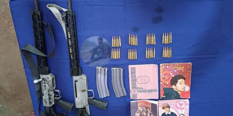 ပေါင်မြို့နယ်တွင် အမျိုးသား (၄) ဦးအား လက်နက်ခဲယမ်းများနှင့်အတူ စစ်ကောင်စီ ဖမ်းဆီးရမိ