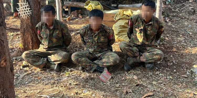 ကရင်နီတပ်ပေါင်းစုနှင့် စစ်ကောင်စီတပ်များ ဘော်လခဲတွင် ပြင်းထန်စွာ တိုက်ပွဲဖြစ်ပွား – စစ်သုံ့ပန်းများနှင့် လက်နက်များ သိမ်းဆည်းရမိ