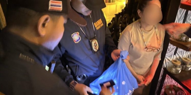 “ပန်းရောင်ကတ်” ရှိရုံနဲ့ မလုံလောက်ဘူးလား? – ထိုင်းက ရှီရှားဘားမှာ အဖမ်းခံရတဲ့ မြန်မာညီအစ်မနှစ်ဦးရဲ့ သင်ခန်းစာ