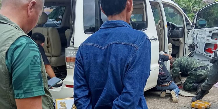 ထောင်ဖာဖွန်စစ်ဆေးရေးဂိတ်တွင် မူးယစ်ဆေးဝါးများ သယ်ဆောင်လာသူအား ဖမ်းဆီးရမိ