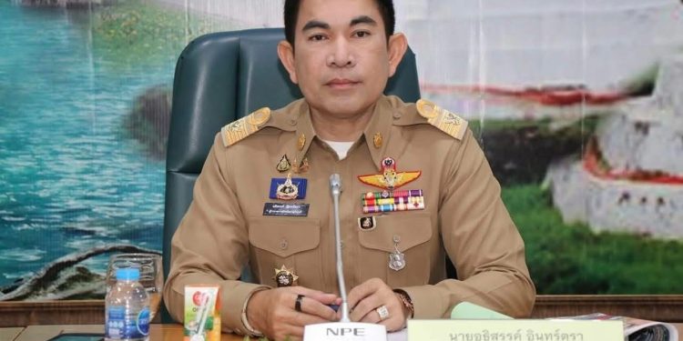 ကန်ချနပူရီပြည်နယ်အုပ်ချုပ်ရေးမှူး ပြည်ထဲရေးဌာနသို့ ပြောင်းရွှေ့ခံရ၊ အုပ်ချုပ်ရေးမှူးတစ်နှစ်ကာလမပြည်မီ မူးယစ်ဆေးဝါးစံချိန်တင်ဖမ်းဆီးမိခဲ့ဟုဆို