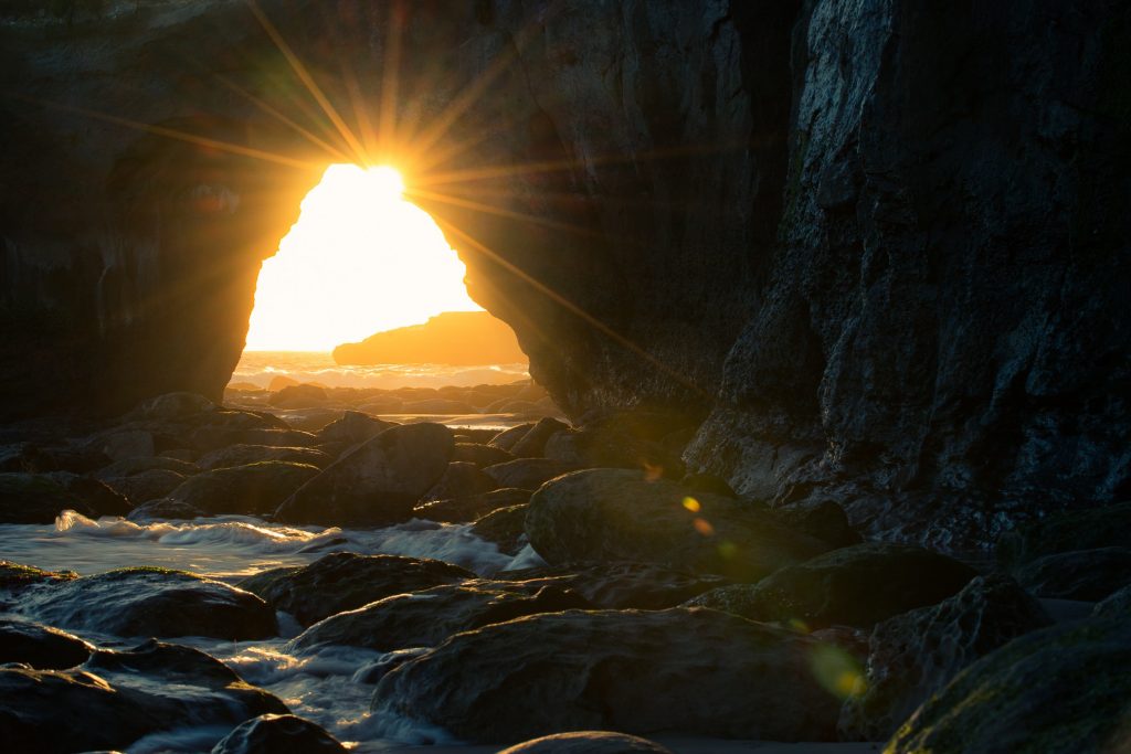 backlit-beach-cave-931910