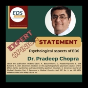 Ein Foto von Dr. Chopra, ein Mann mit kurzen braunen Haaren und einer Brille. Daneben ist das Logo von EDS Awareness. Text: Expert Opinion, Psychological aspects of EDS - Dr. Pradeep Chopra