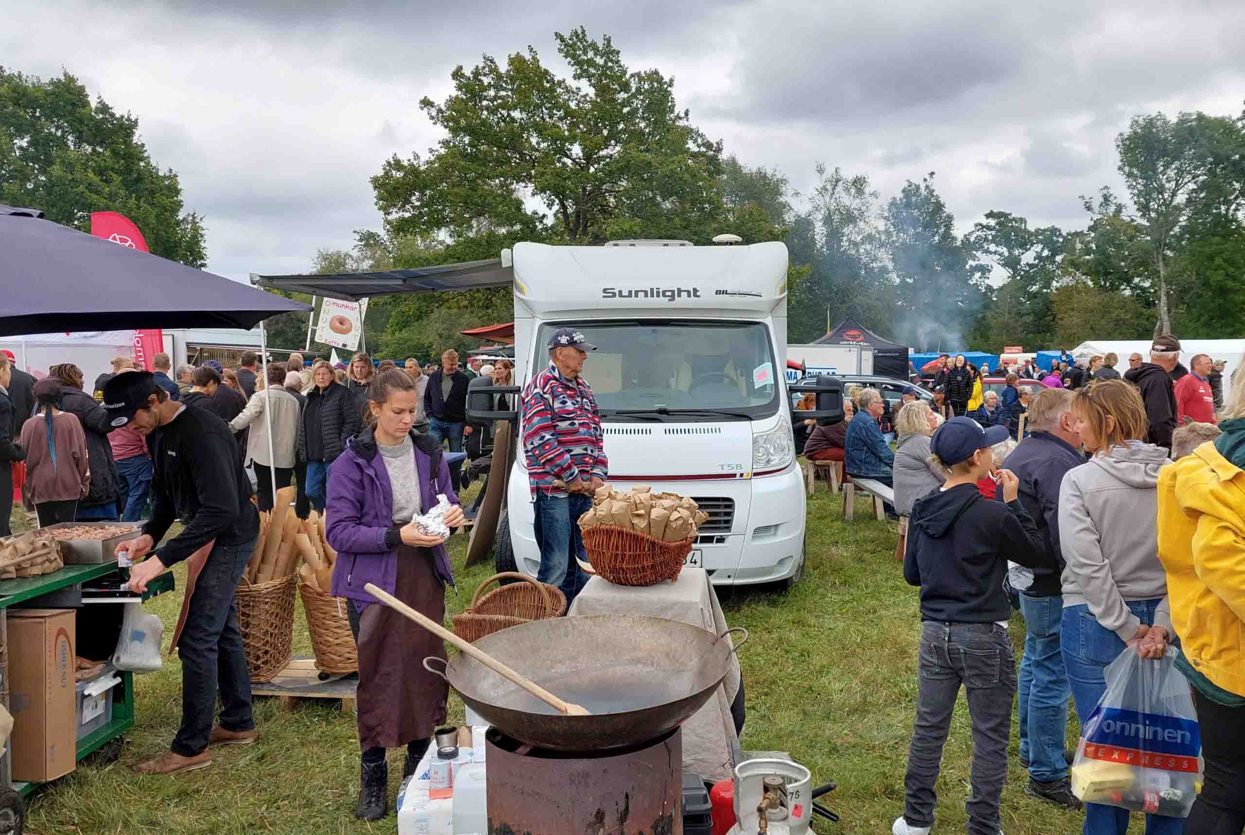 Karthakens husbil uppställd på Kräklingbo marknad