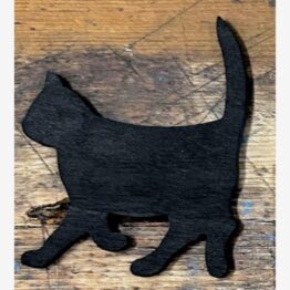 Magnet med vandrande svart katt