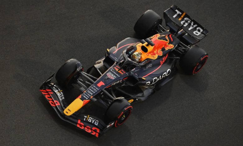 سيارة المسابق الدولي فيرستابن في الفورمول 1 أبوظبي