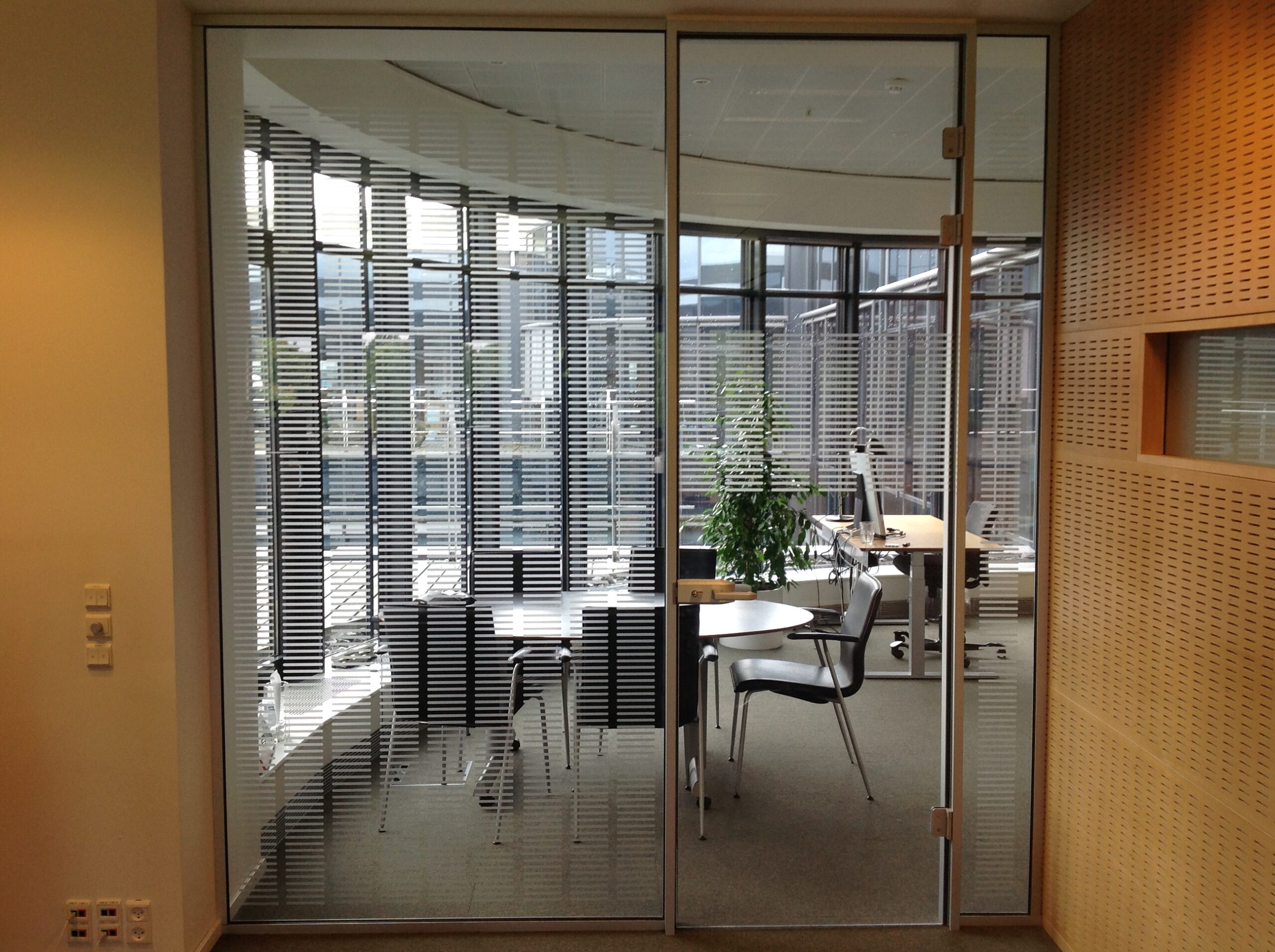 solfilm rumdeler i glas