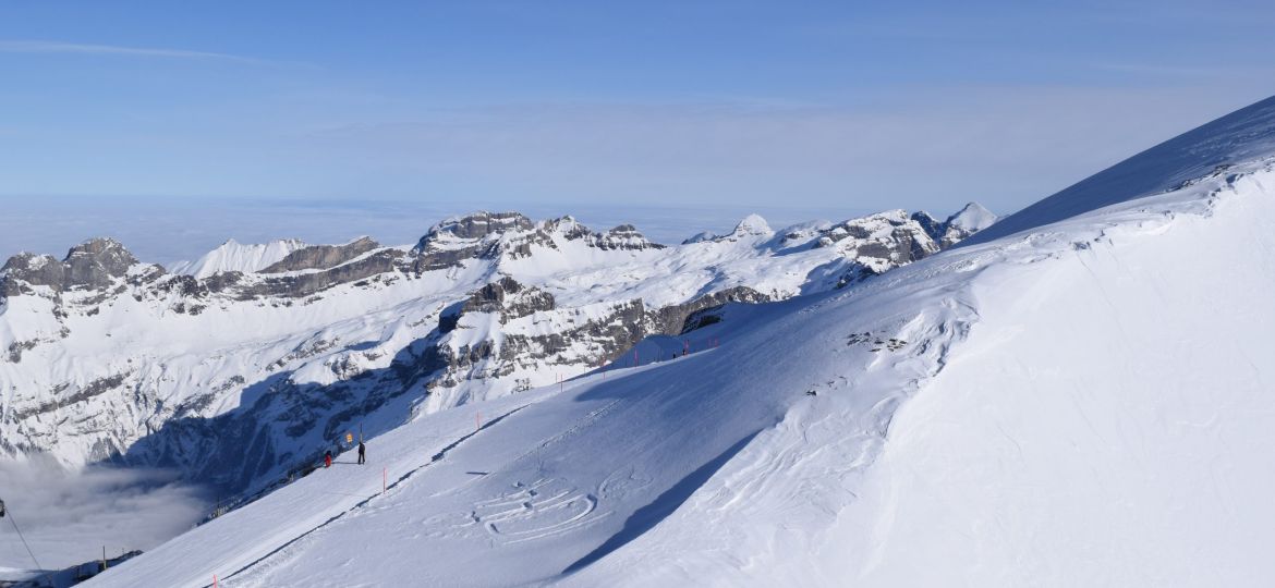 Oostenrijkse bergen met sneeuw